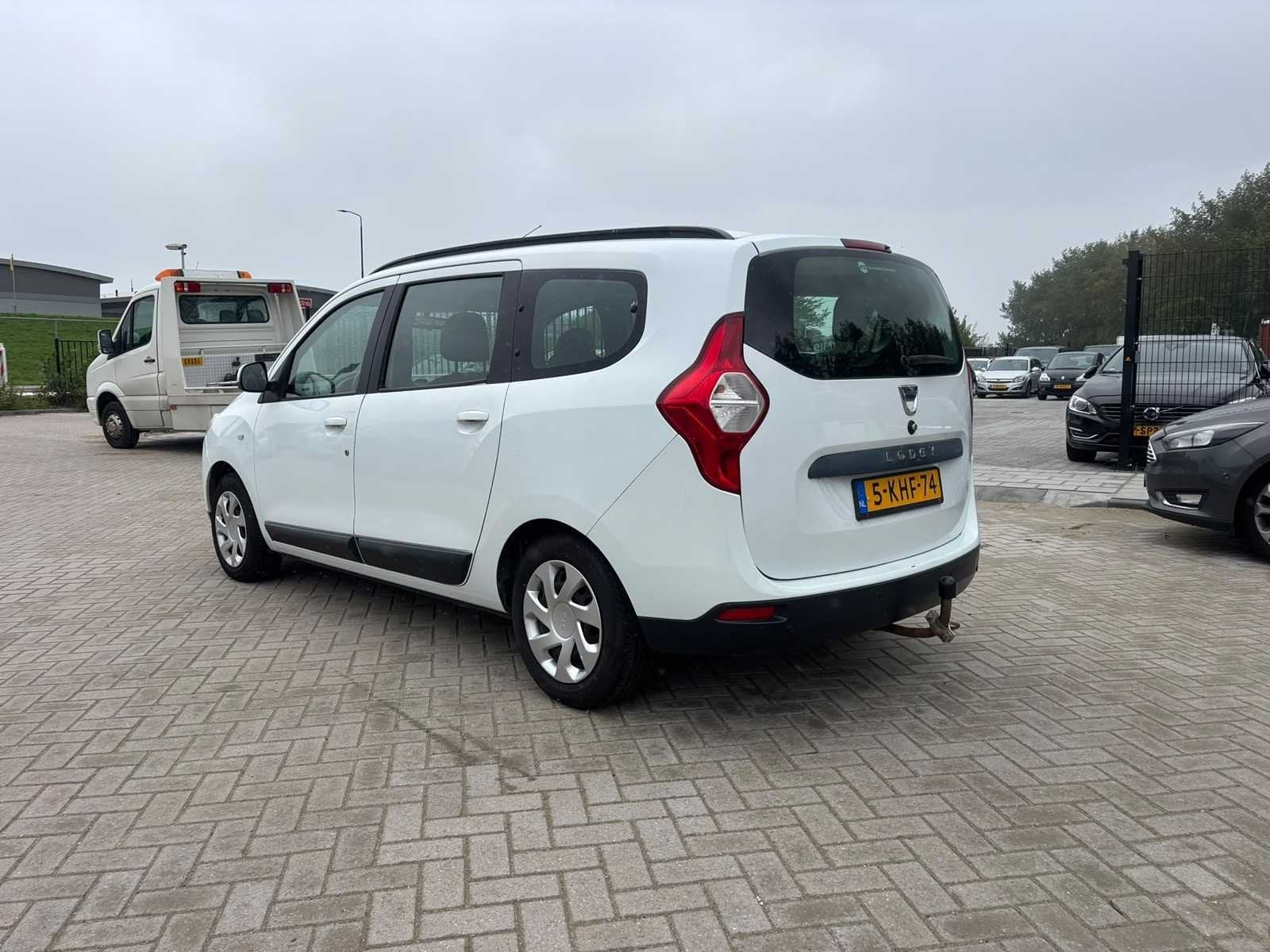 Dacia Lodgy 1.2 TCe Lauréate 7p. | 5-KHF-74, Auto's, Voorwielaandrijving, Euro 5, Gebruikt, 4 cilinders
