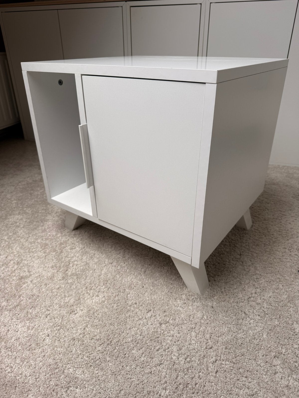 Wit mdf zwaar nachtkastje / bijzettafel, Ophalen, Overige materialen, Zo goed als nieuw, 45 tot 65 cm