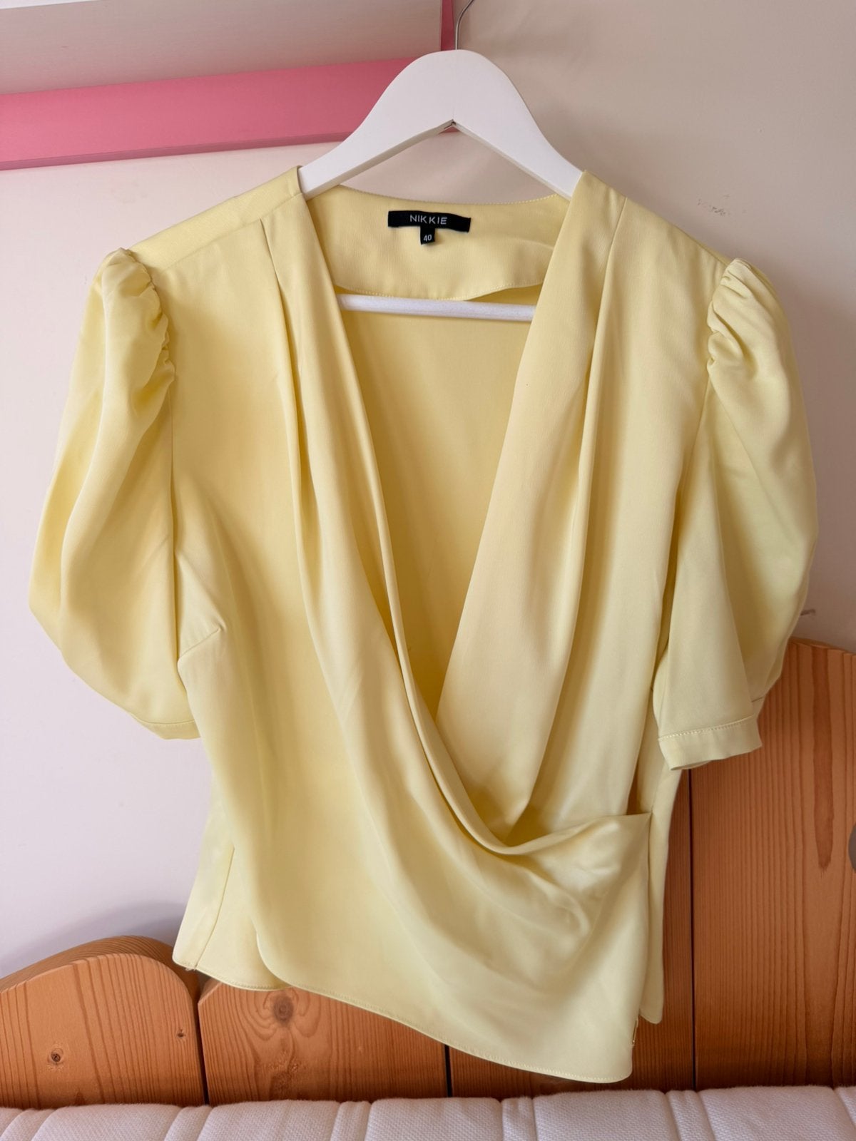 Nikkie Blouse Geel maat 40, Maat 38/40 (M), Geel, Ophalen of Verzenden, Zo goed als nieuw
