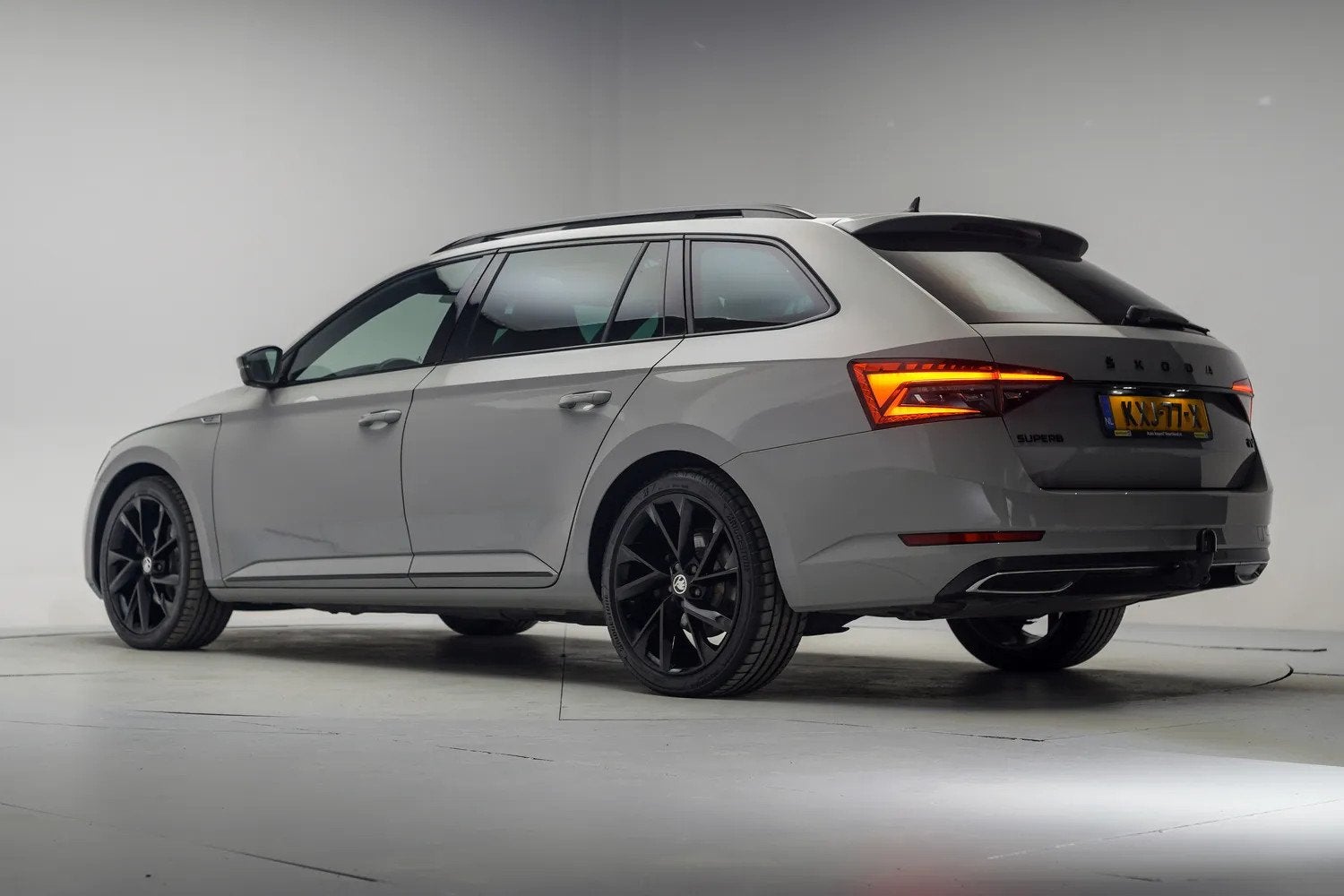 Skoda Superb COMBI 1.4 TSI iV PHEV Sportline Aut. [ Panorama, Auto's, Automaat, Gebruikt, 4 cilinders, Adaptive Cruise Control