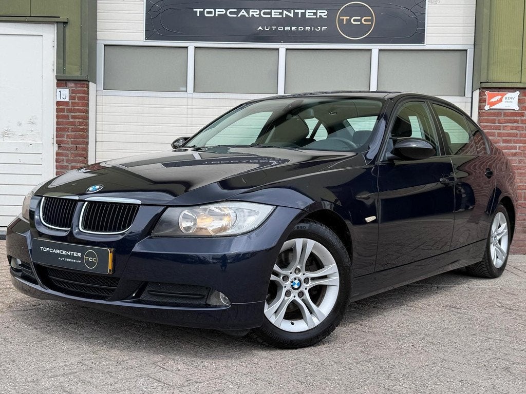 BMW 3-serie 318i Business Line/TREKH/NAVI/PARKS/APK/NAP, Auto's, BMW, Achterwielaandrijving, Blauw, Origineel Nederlands, Handgeschakeld
