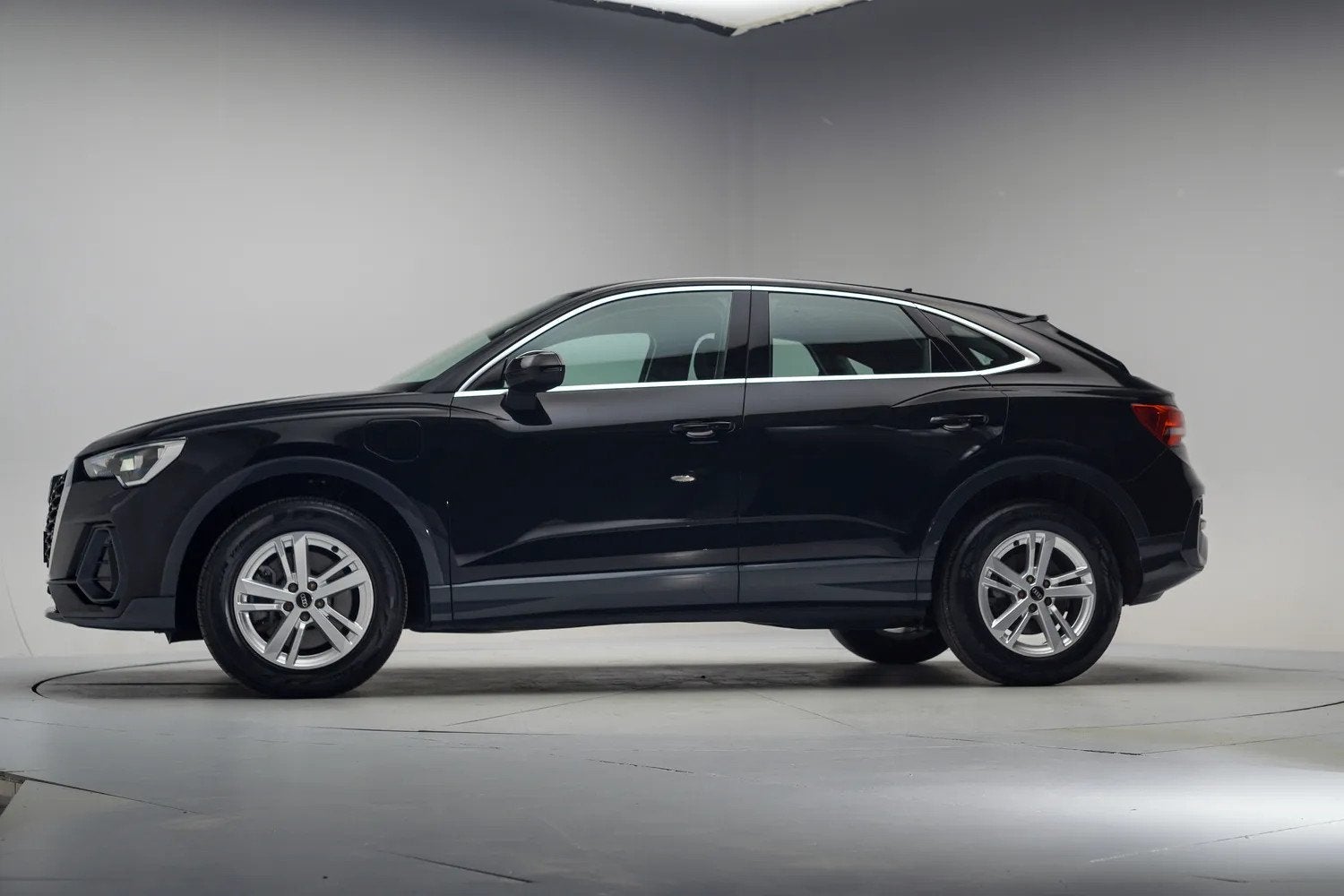 Audi Q3 Sportback 45 TFSI e Advanced edition [ Apple/Android, Dealer onderhouden, Gebruikt, Zwart, 245 pk