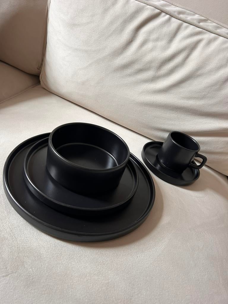 Servies set zwart keramiek, Huis en Inrichting, Keuken | Servies, Ophalen, Zo goed als nieuw, Keramiek, Overige stijlen