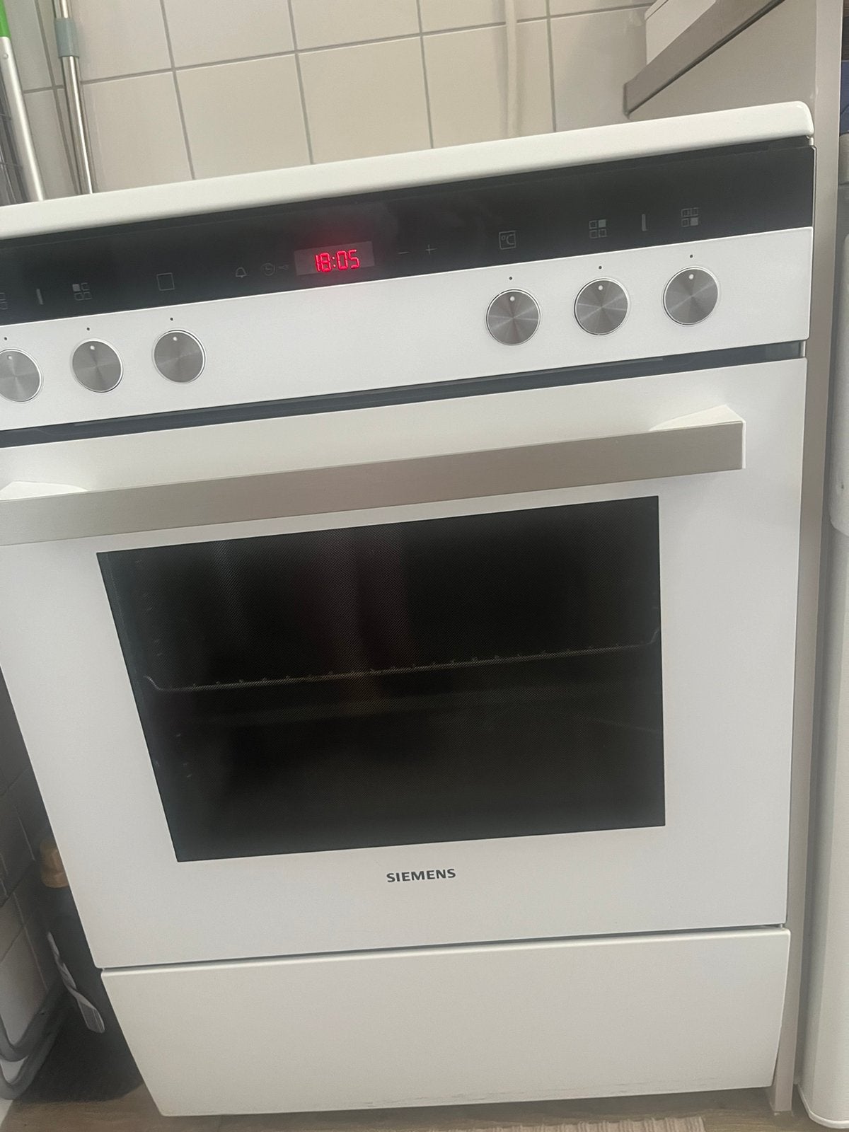 Siemens elektrische fornuis, Witgoed en Apparatuur, Fornuizen, Ophalen, Keramisch, 4 kookzones, Zo goed als nieuw