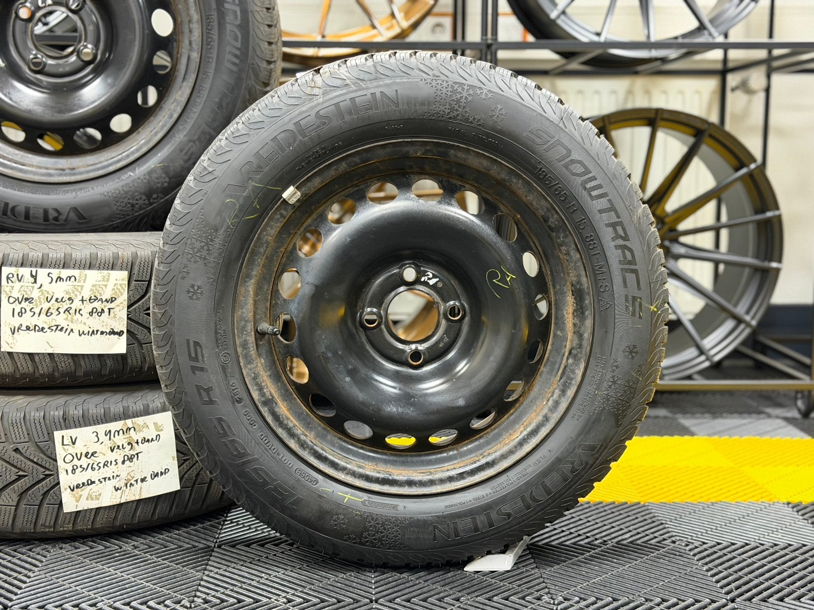 15 INCH RENAULT CLIO MEGANE SCENIC WINTERSET A MERK 6MM €200, Ophalen, 15 inch, Banden en Velgen, 185 mm