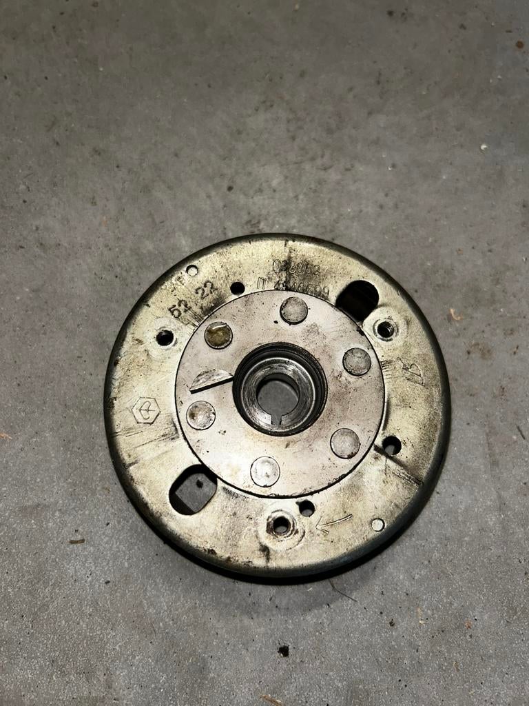 Vespa 4v Afgedraaid Vliegwiel Met Racing Spie, Motoren, Tuning en Styling, Ophalen of Verzenden