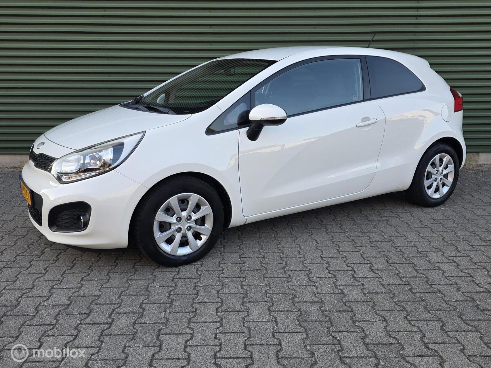 Kia Rio 1.2 CVVT Plus Pack|Airco|CruiseControle|2x Sleutel|, Auto's, Euro 5, Zwart, 4 cilinders, Wit