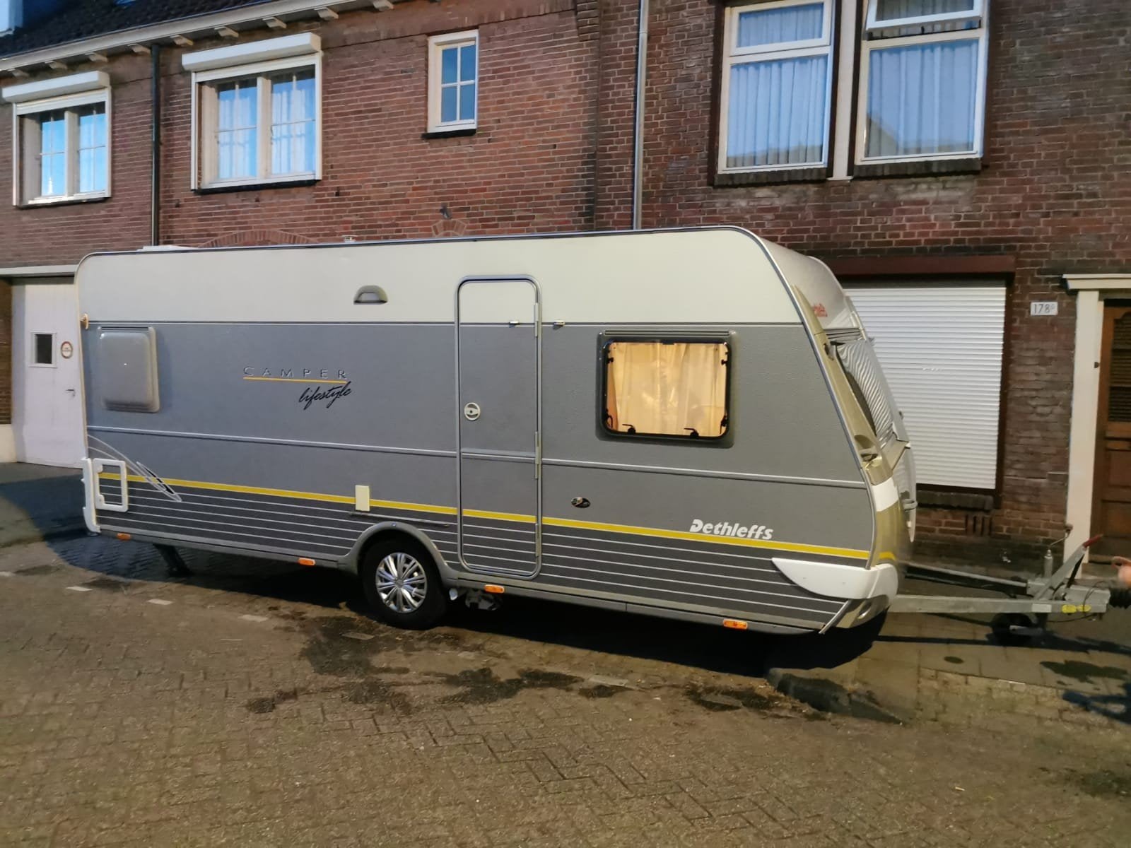 Dethleffs Camper Lifestyle met airco mover en 3m voortent, Rondzit, Frans bed, Particulier, Dethleffs