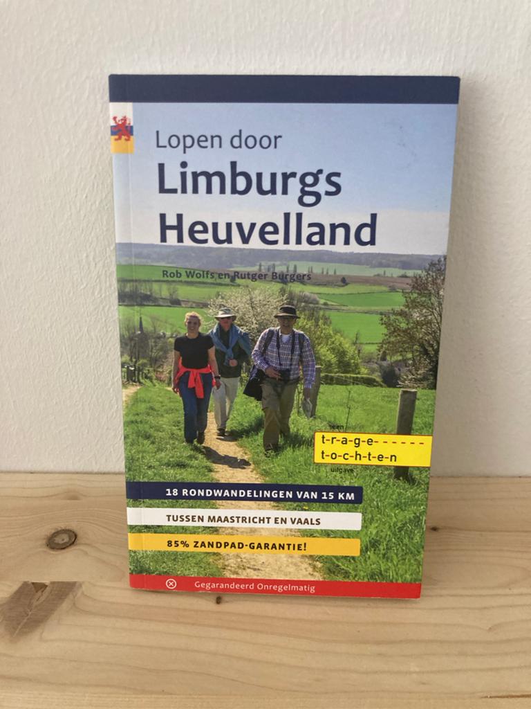 Wandelgids Lopen door Limburgs Heuvelland - 18 rondwandeling, Overige merken, Fiets- of Wandelgids, Ophalen of Verzenden, Zo goed als nieuw