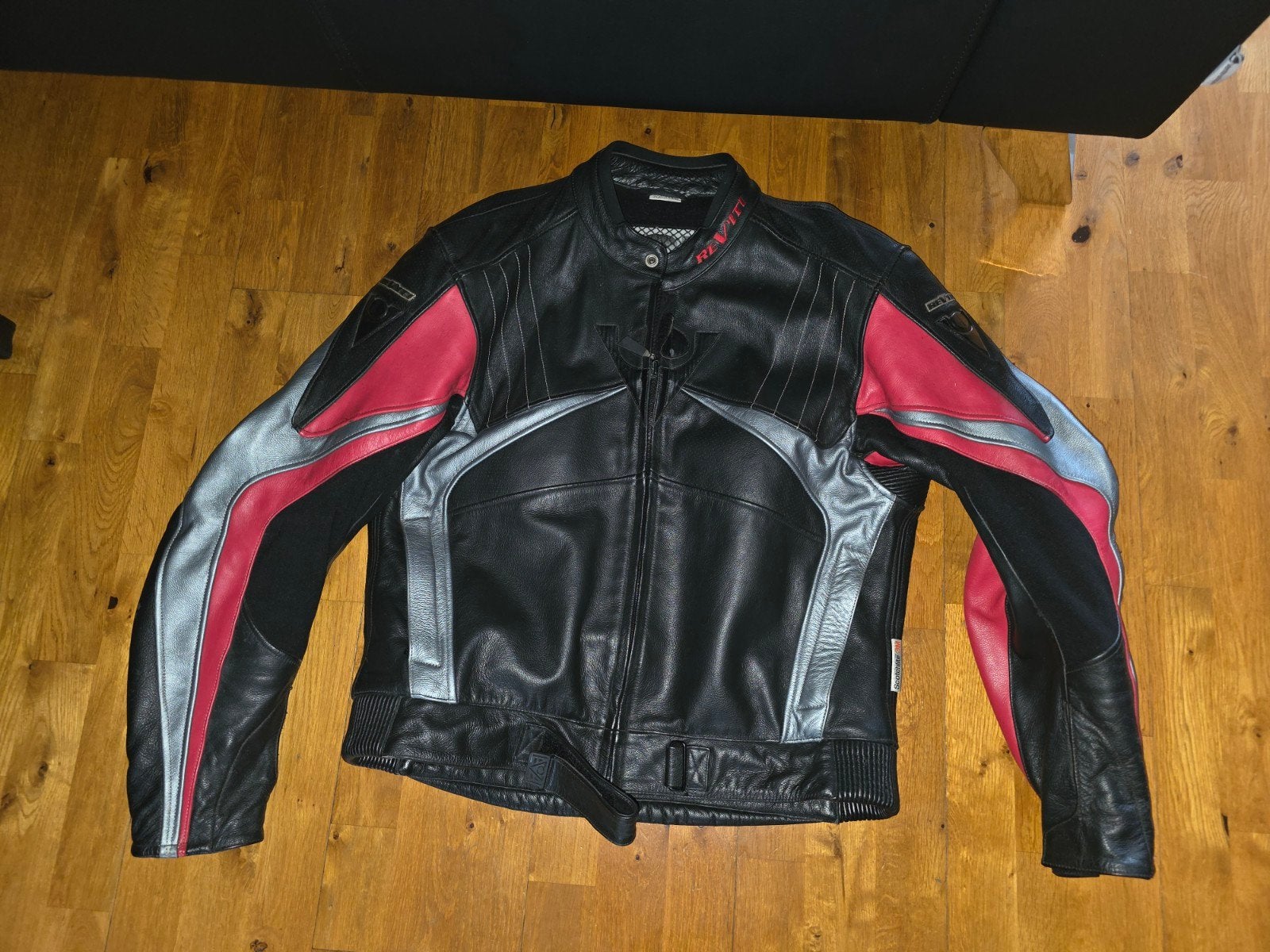 REV'IT! Leren Motorjas Zwart/Rood/Grijs mt 58., Motoren, Ophalen of Verzenden, Tweedehands, Jas | leer