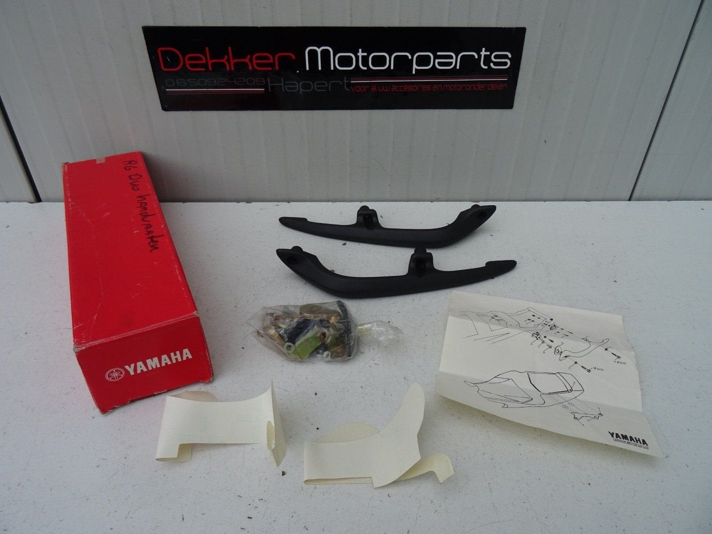 Originele Yamaha Achter Handvaten Yamaha YZF R6 1999-2002, Motoren, -, -, Nieuw, Ophalen of Verzenden