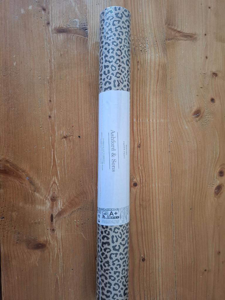Behangrol panterprint, Huis en Inrichting, Ophalen of Verzenden, 10 tot 25 m², Bruin