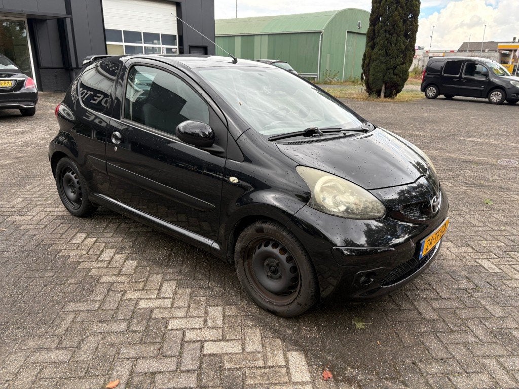 Toyota AYGO 1.0-12V + / APK 08-2027 / AIRCO / CV op Afstand, Voorwielaandrijving, Gebruikt, 4 stoelen, Origineel Nederlands