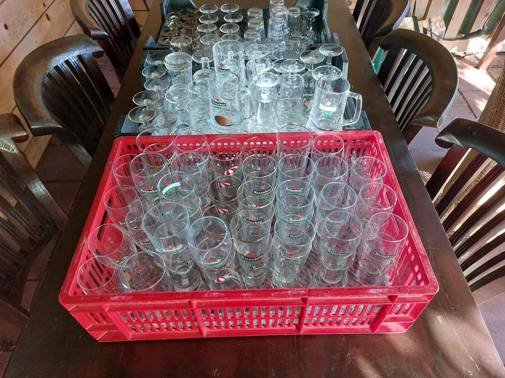 Partij glazen Heineken, Grolsch, diverse glazen (96 stuks), Verzamelen, Glas en Borrelglaasjes, Ophalen, Gebruikt, Bierglas
