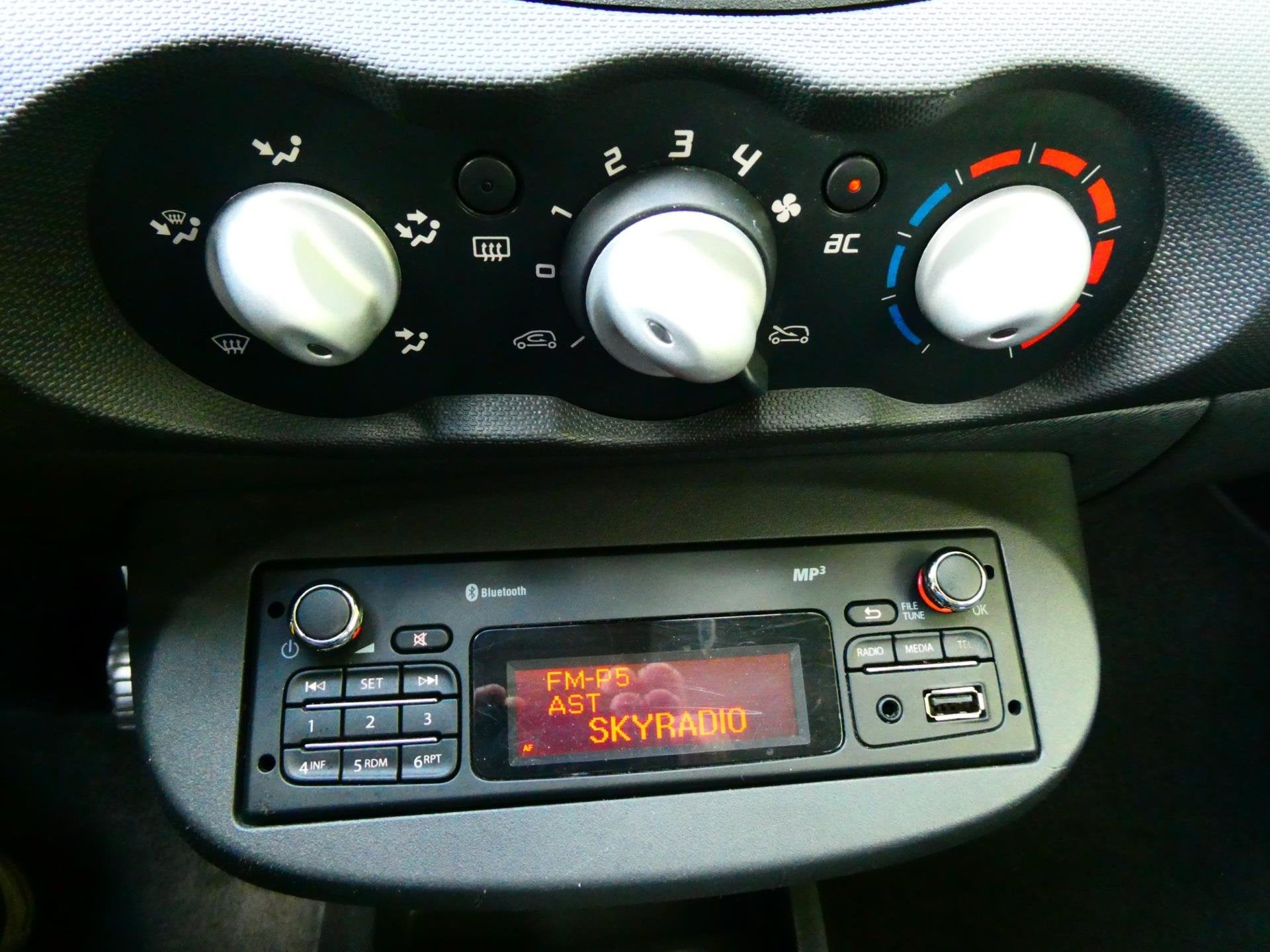 Renault Twingo 1.2 16V Parisienne Airco LMV Historie Zuinig, Voorwielaandrijving, Gebruikt, 4 cilinders, 4 stoelen
