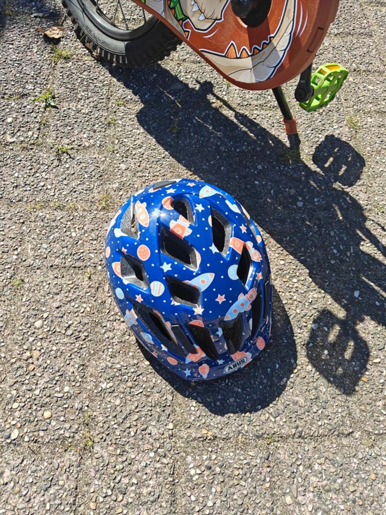 Abus Kinderhelm zo goed als nieuw., Jongen of Meisje, Zo goed als nieuw, Abus, Ophalen