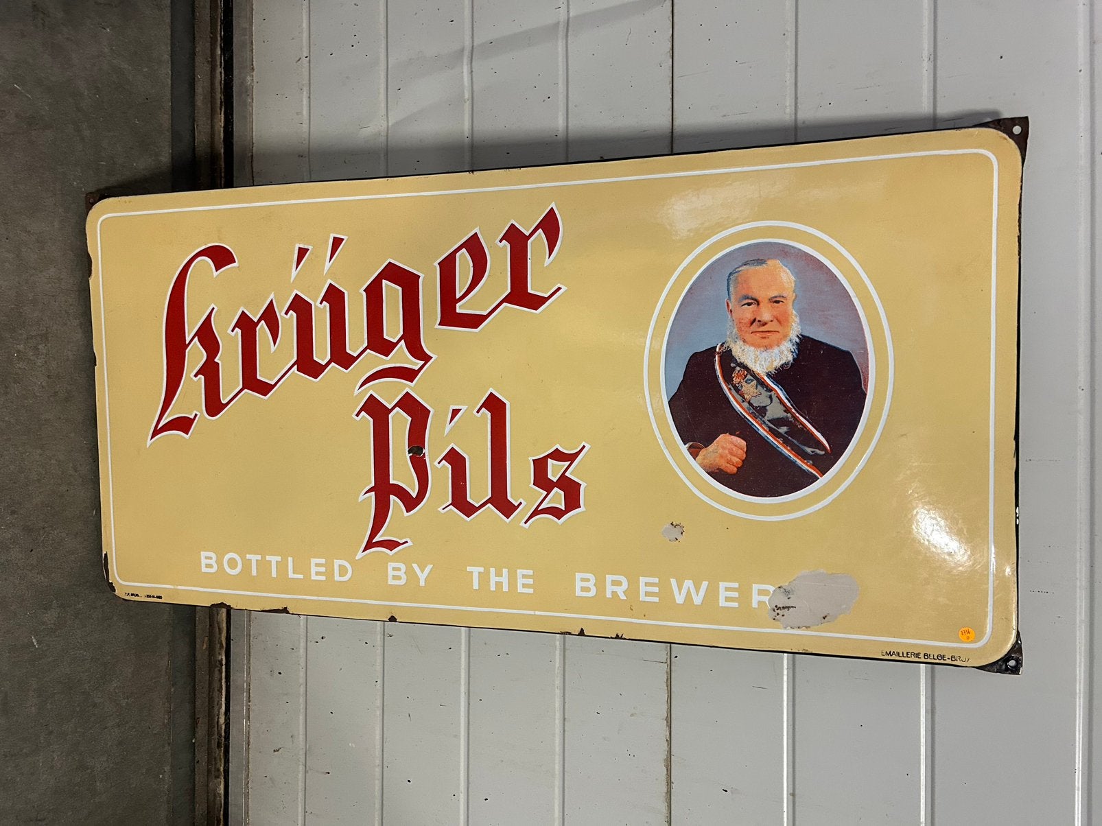Emaille reclamebord merk Krüger pils, Ophalen, Reclamebord, M, Zo goed als nieuw