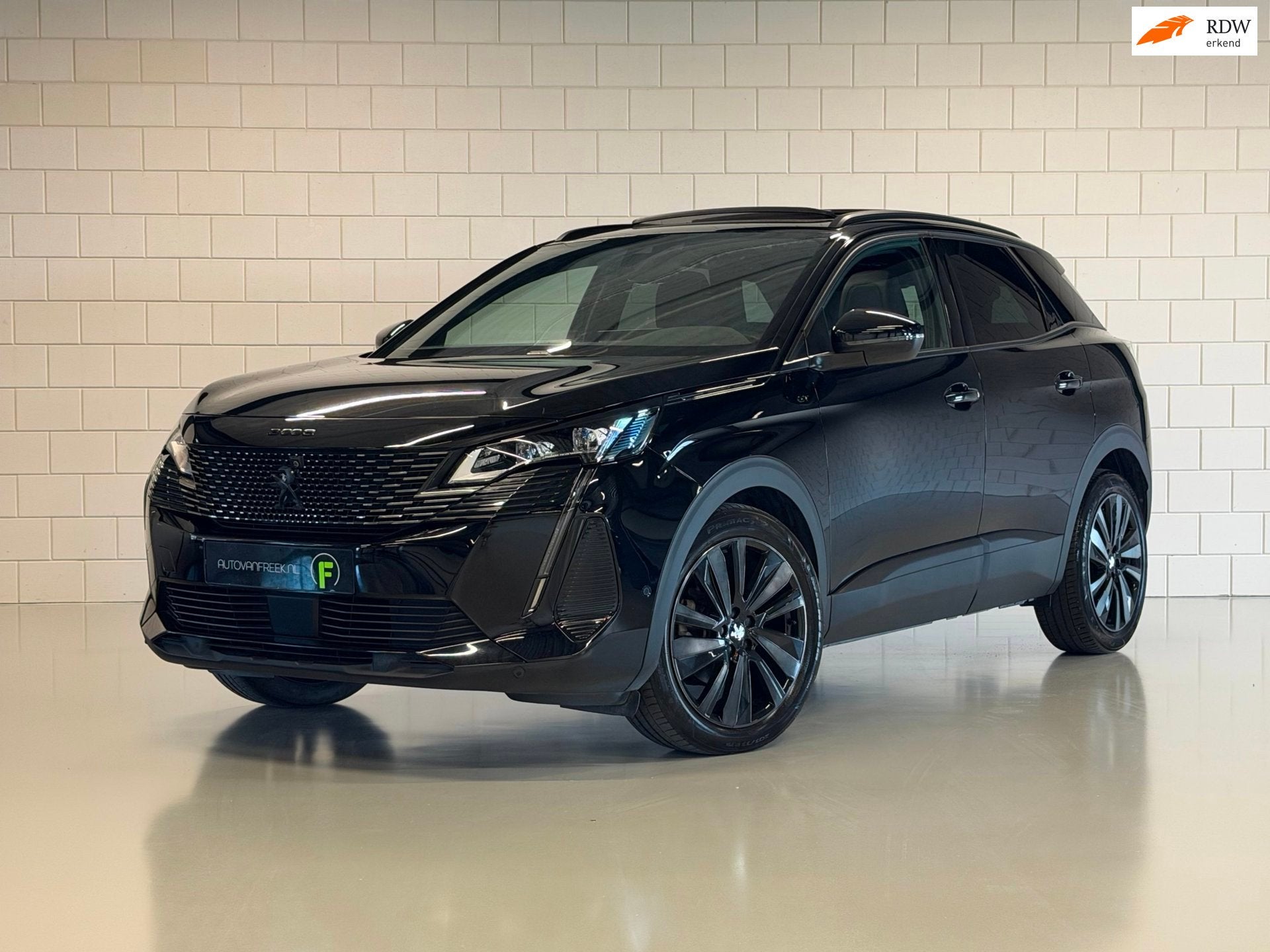 Peugeot 3008 1.2 PureTech GT Black Pack | PANO | TREKHAAK |, Auto's, Peugeot, Gebruikt, 1199 cc, Bedrijf, 690 kg