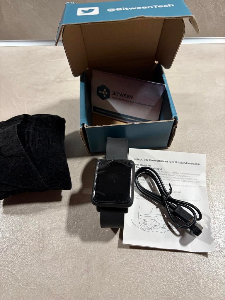 Nieuwe D21 Smart Bracelet Hartslag Fitness Tracker, Ophalen of Verzenden, Nieuw, Zwart
