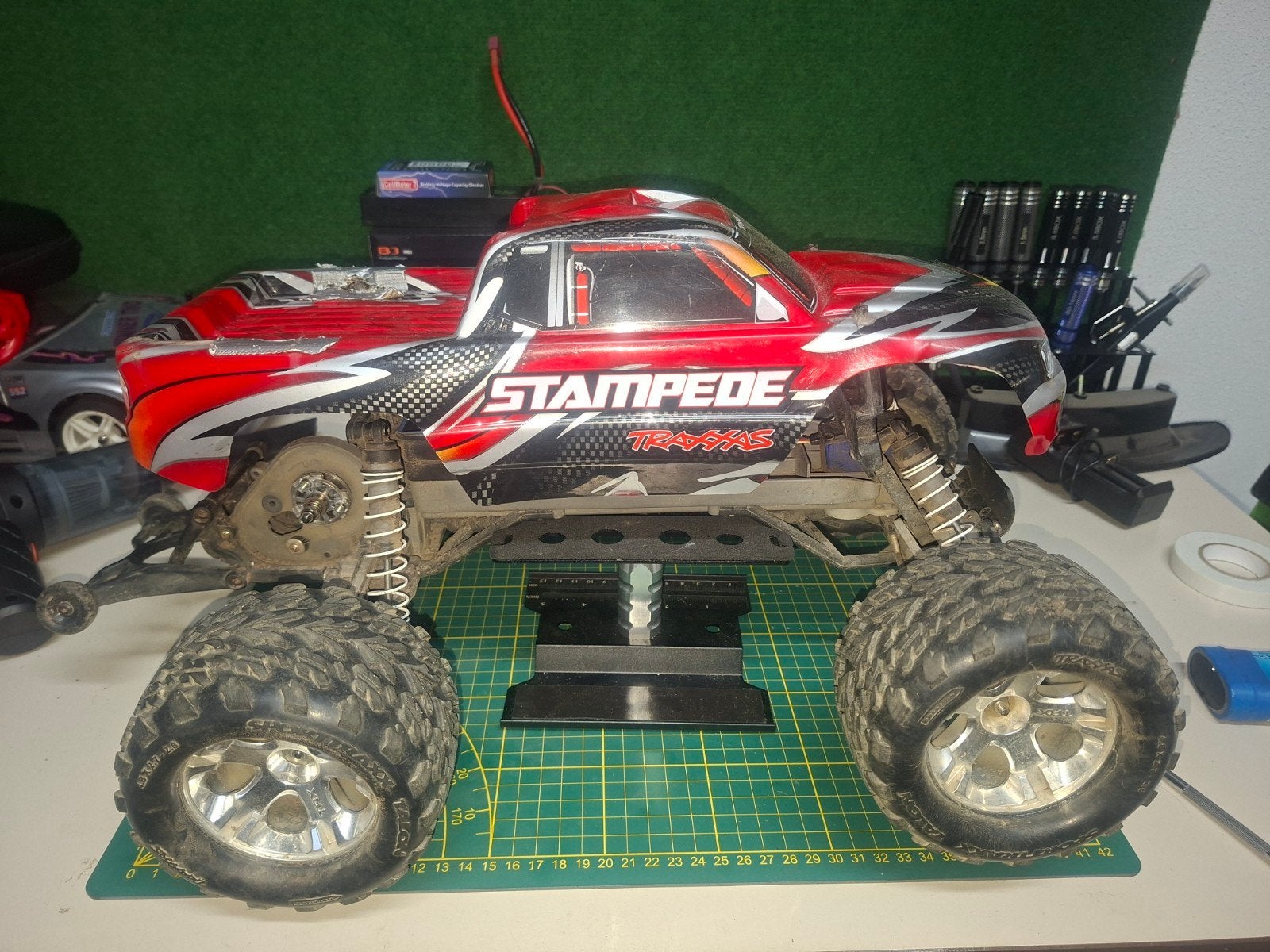 traxxas stampende, Hobby en Vrije tijd, Modelbouw | Radiografisch | Auto's, Ophalen, Gebruikt, Schaal 1:10, Auto offroad