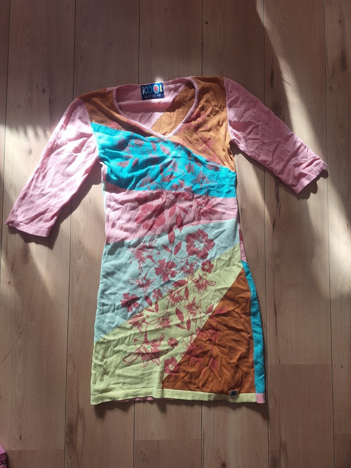 Kooi Knitwear jurk met bloemenprint en kleurrijke vlakken, Maat 38/40 (M), Meerkleurig, Kooi Knitwear, Ophalen of Verzenden