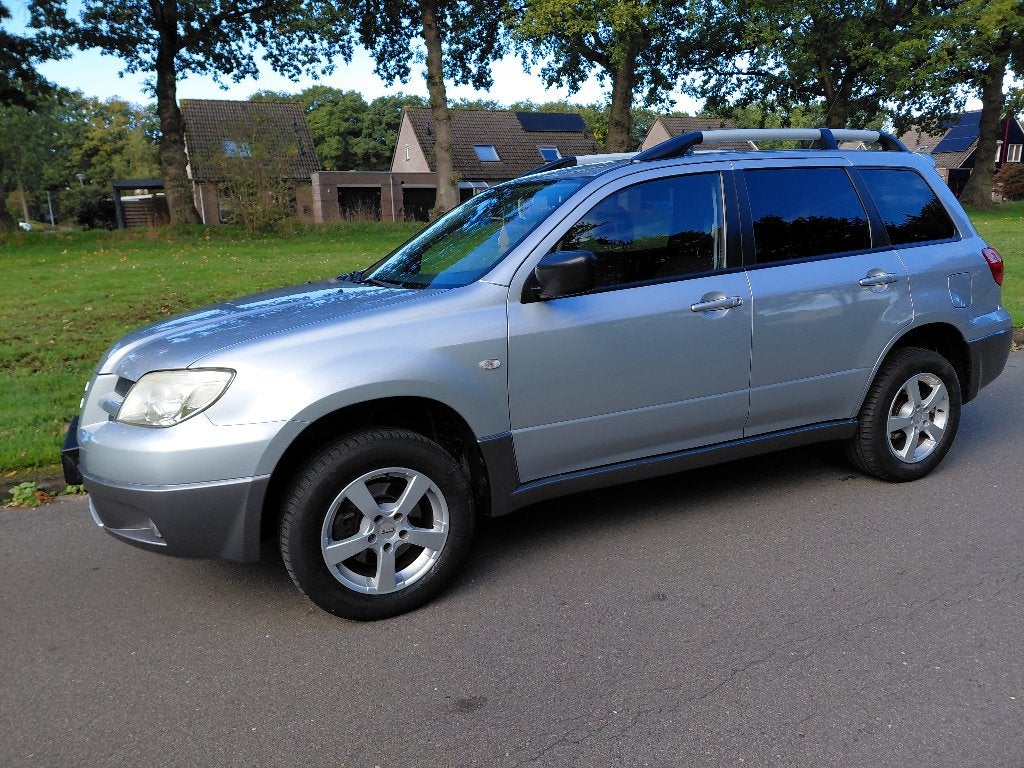 Mitsubishi Outlander 2.0 MPI 2WD 2008 Grijs, Auto's, Voorwielaandrijving, 4 cilinders, 1415 kg, 75 €/maand