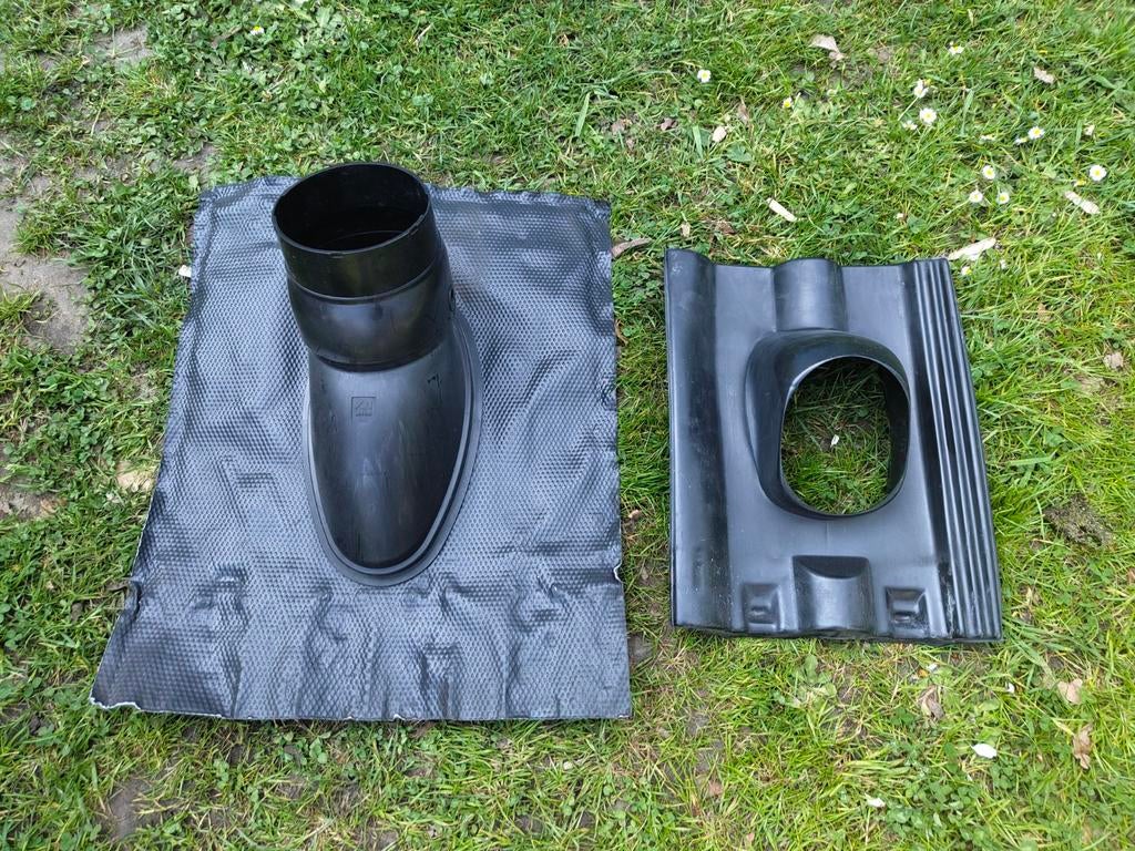 2x Ubbink dakdoorvoer voor ventilatie of rioolontluchting, Ophalen, Kunststof, Zwart, Overige typen