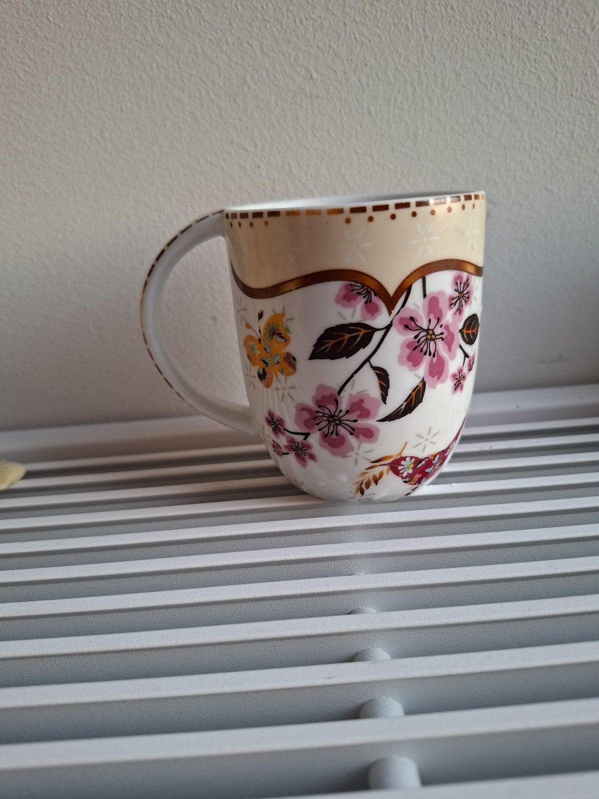 Mok 'Birdy Collection by Xenos' met bloemen en vlinders, Overige merken, Keramiek, Zo goed als nieuw, Modern