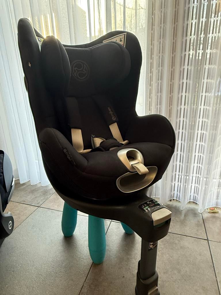 Cybex draaibare base met isofix en Maxi-Cosi autostoel, Ophalen, Zo goed als nieuw, Minder dan 50 cm