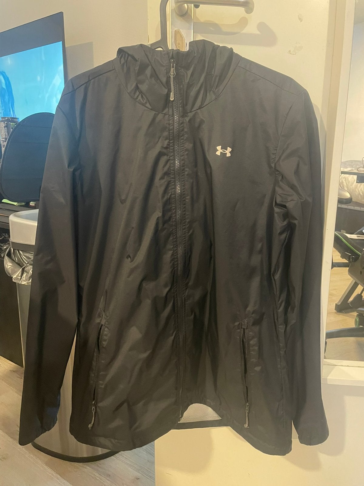 Under armour jas (windbreaker), Kleding | Heren, Jassen | Zomer, Zo goed als nieuw, Maat 48/50 (M), Zwart, Ophalen of Verzenden