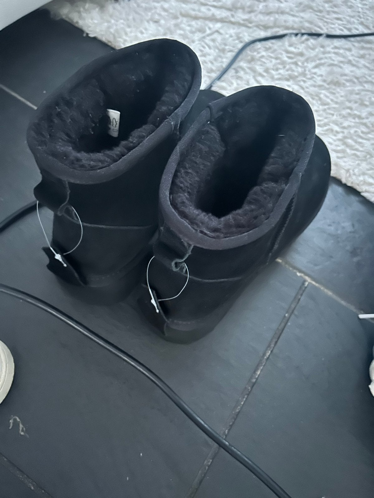 Zwarte UGG-achtige laarzen - Zo goed als nieuw, Kleding | Dames, Schoenen, Ophalen, Zo goed als nieuw, Zwart, Lage of Enkellaarzen