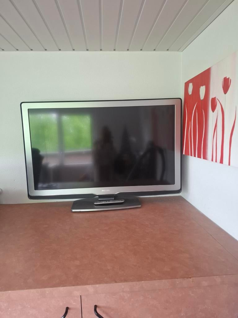 Philips LCD TV ambilight, Audio, Tv en Foto, Televisies, Philips, Gebruikt, 50 Hz, HD Ready (720p)