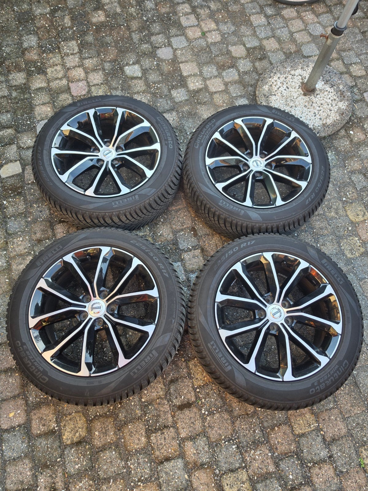 Volvo 17 inch velgen met Pirelli winterbanden 225/50 R17, Ophalen, Gebruikt, Banden en Velgen, 17 inch
