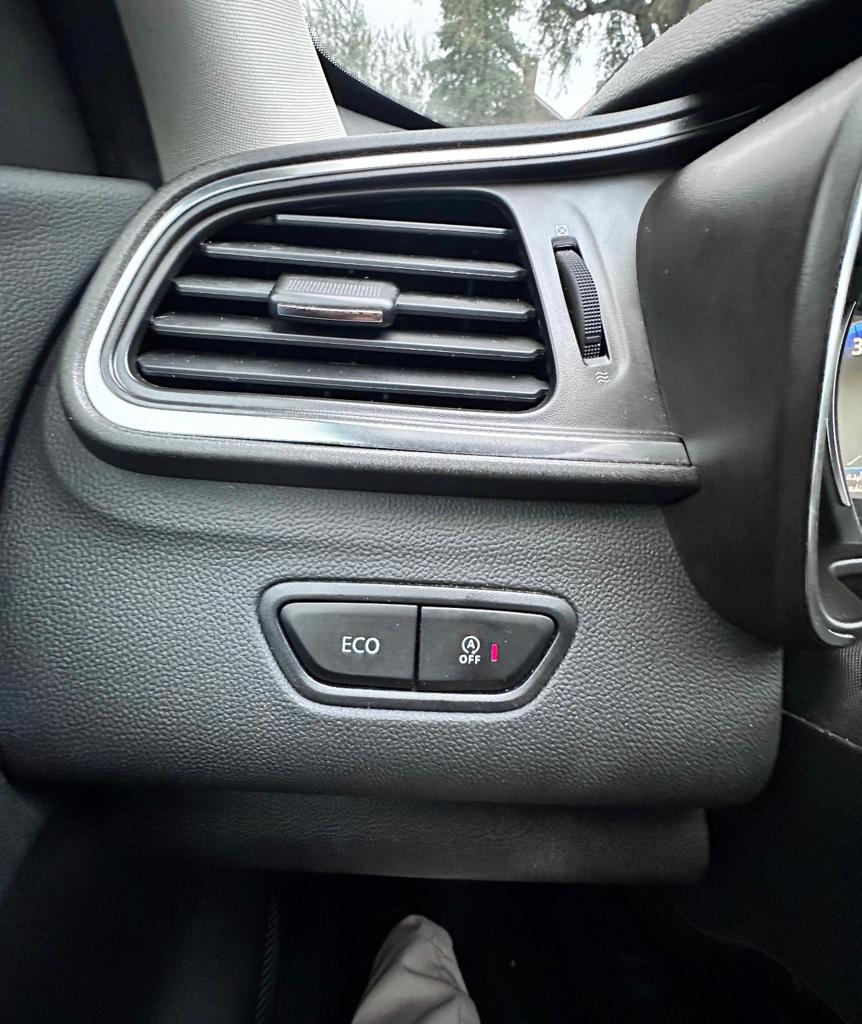 Renault Kadjar NAP 1.2 TCE AUT 2017 Zwart 109.000KM, Auto's, Renault, Automaat, Kadjar, Overige bekleding, Lichtsensor