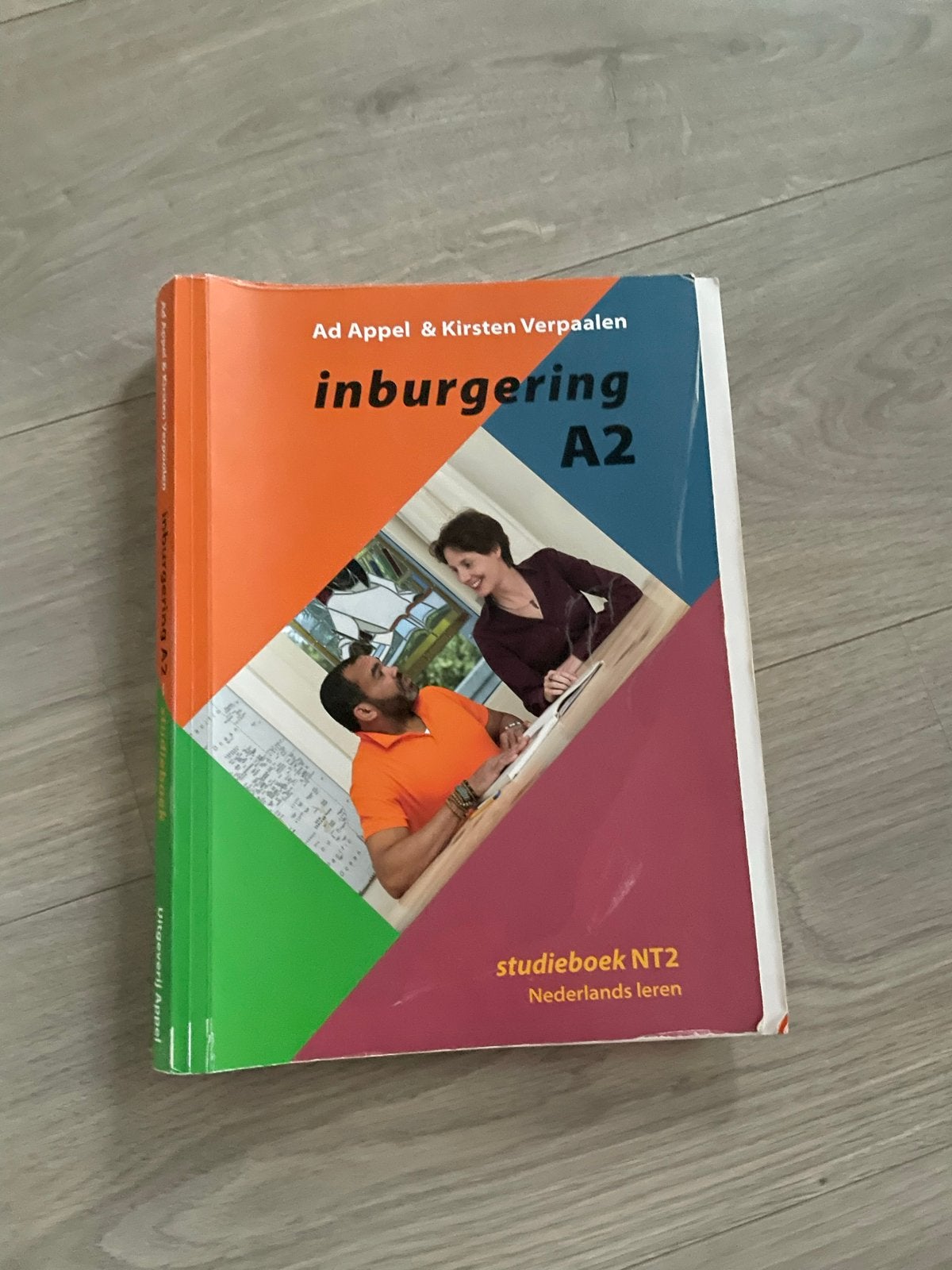 Inburgering A2 Studieboek NT2 Nederlands Leren, Ophalen of Verzenden, Alpha, Zo goed als nieuw, Overige niveaus