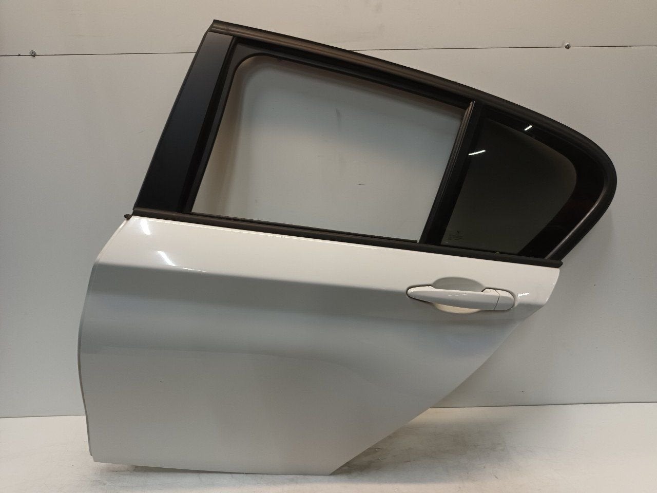 Portier links achter BMW 1 serie, Onderdelen@venauto.nl, Van der Ven Autorecycling B.V., Gebruikt, Ettenseweg 76, 4706 PB Roosendaal, The Netherlands
