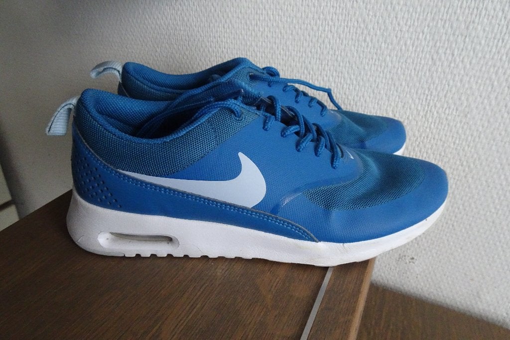 mooie blauwe nikes maat 38.5, Kinderen en Baby's, Kinderkleding | Schoenen en Sokken, Ophalen, Zo goed als nieuw, Nike, Jongen of Meisje