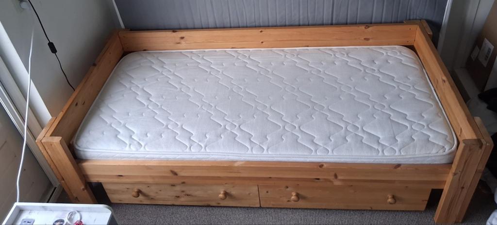 Vurenhouten bed, Ophalen
