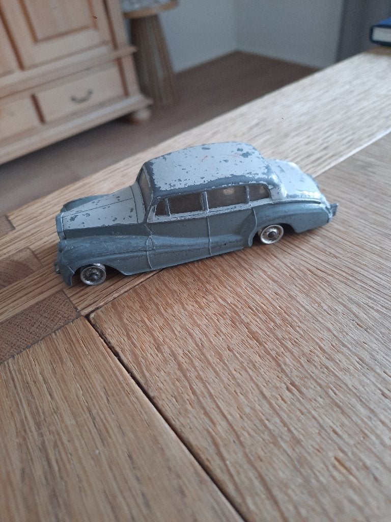 Vint. Dinky Toys Rolls-Royce Silver Wraith. Banden ontbreken, Ophalen of Verzenden, Gebruikt, Auto, Dinky Toys