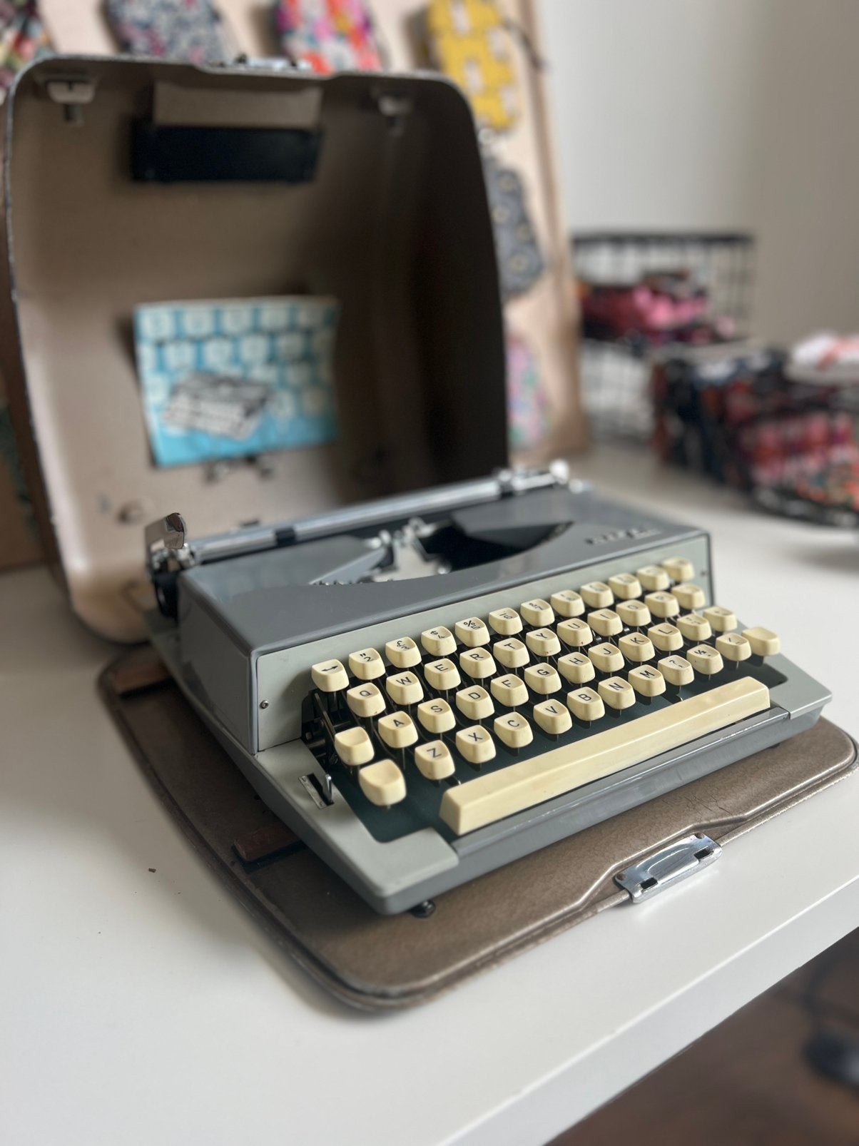 Nippo P-100 draagbare vintage typemachine (uit de jaren 70), Ophalen