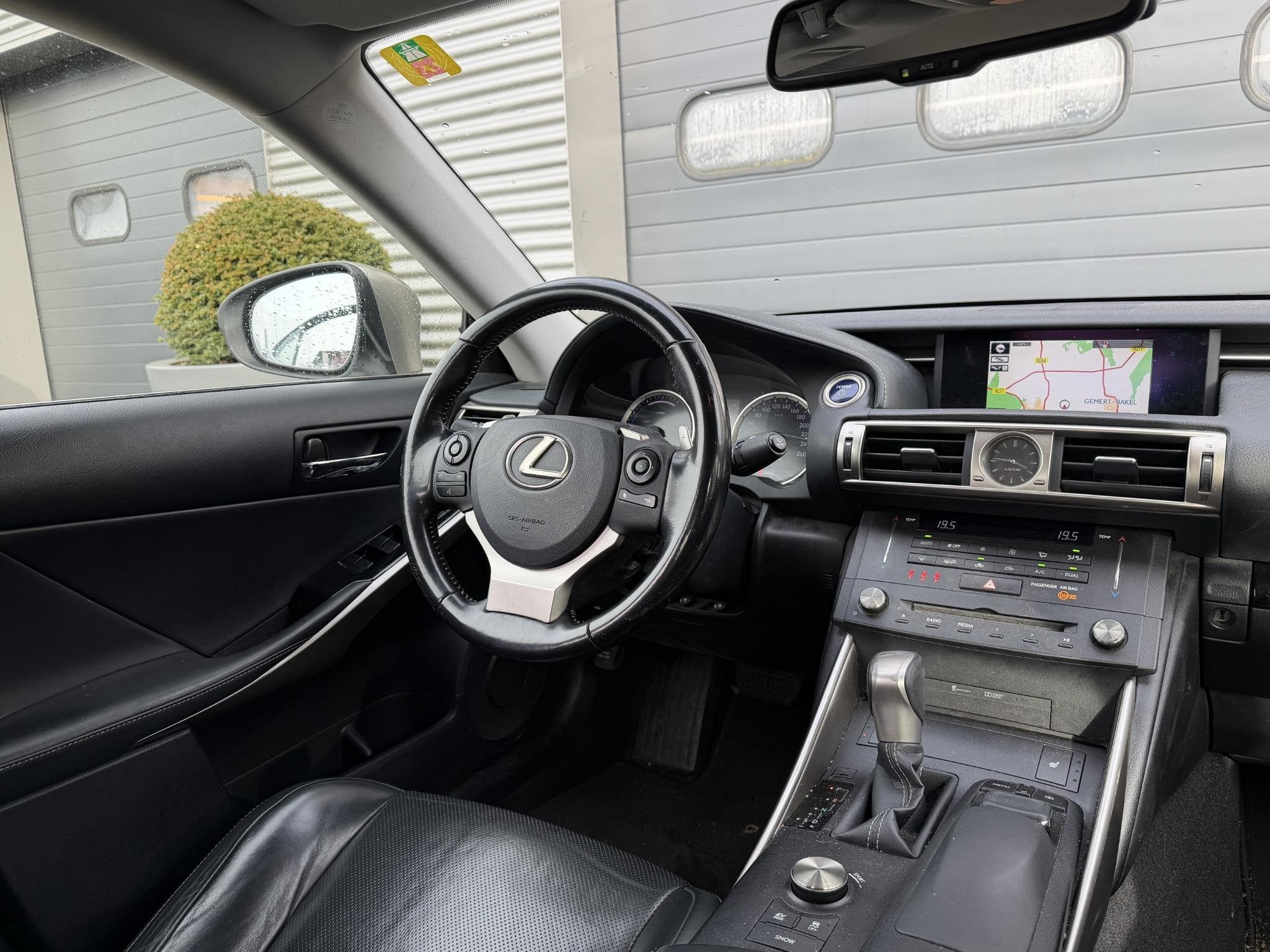 Lexus IS 300h Business Line Pro | Navigatie | Camera | DAB |, Auto's, Lexus, Automaat, Euro 5, Achterwielaandrijving, Gebruikt