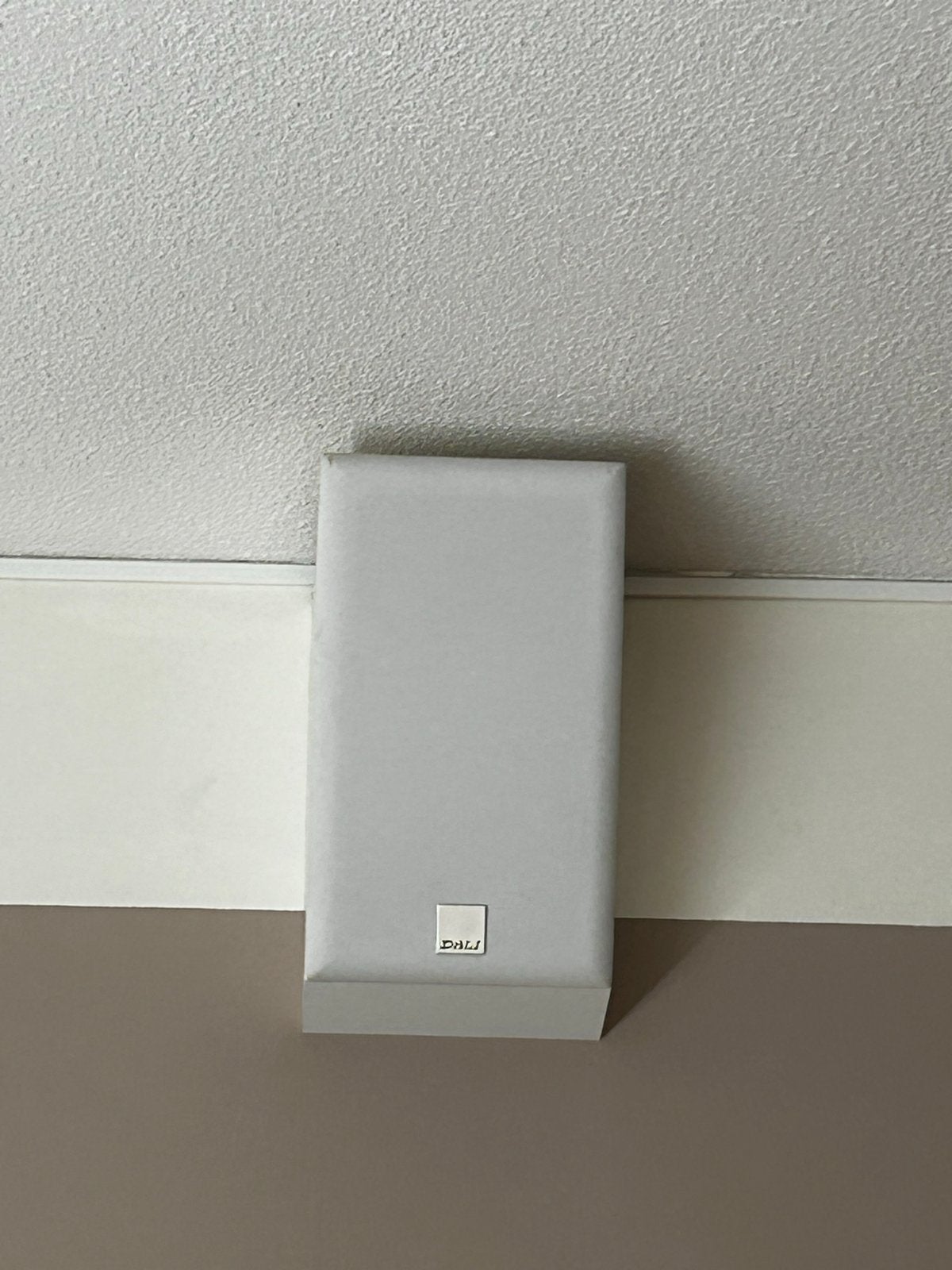 Dali Alteco C-1 Speakers - Wit (2 stuks), Ophalen of Verzenden, Zo goed als nieuw, 60 tot 120 watt, Geschikt voor surround/home cinema