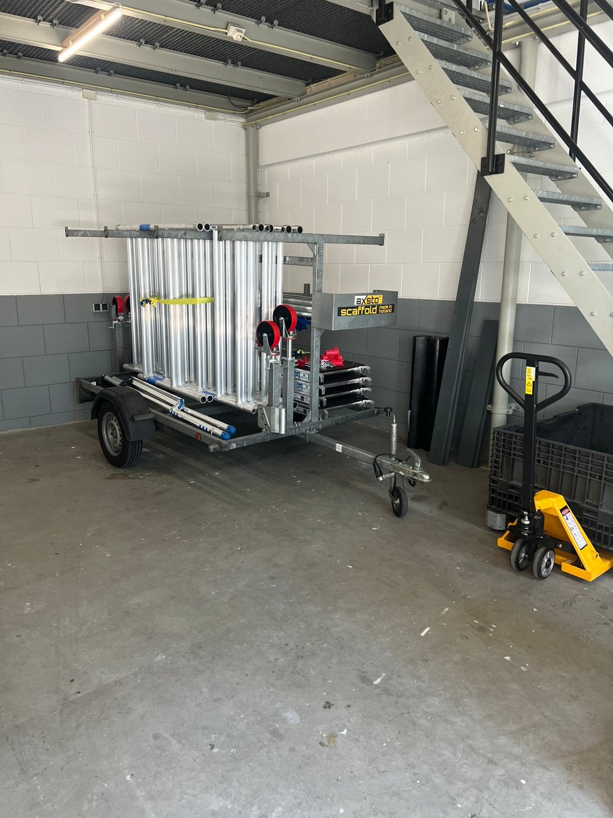 Alumaxx Rolsteiger 10M 8,20m werkhoogte met aanhanger, Ophalen