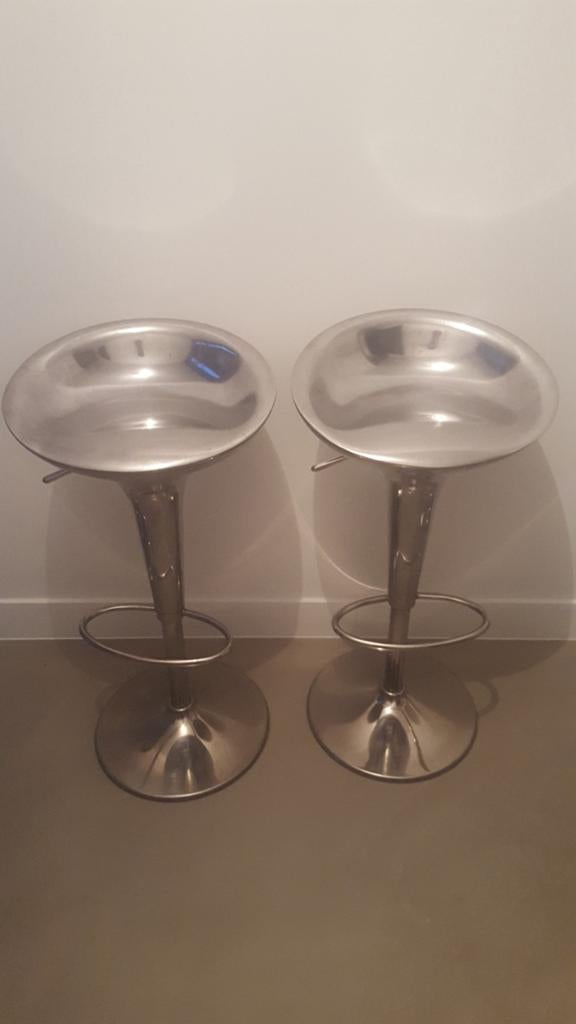 2 Special Bombo barkrukken van MAGIS (aluminium/RVS), Huis en Inrichting, Barkrukken, Ophalen, 60 tot 90 cm, Zo goed als nieuw