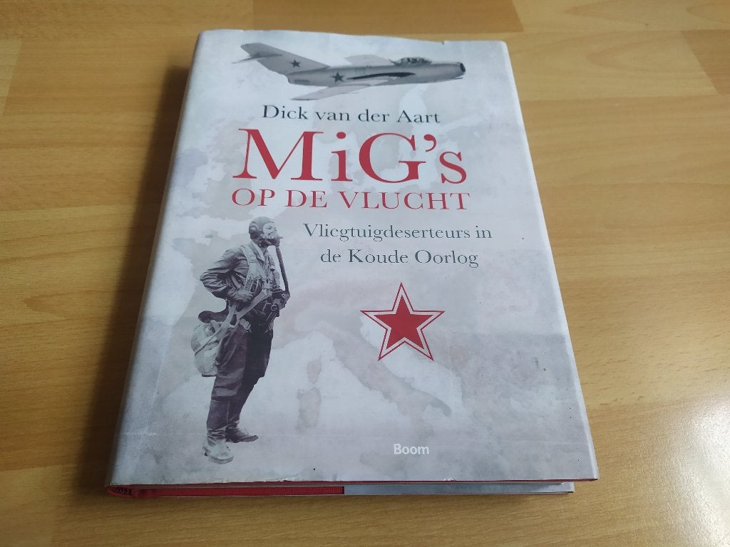MiG's op de vlucht - Vliegtuigdeserteurs in de Koude Oorlog, Boeken, Oorlog en Militair, Ophalen of Verzenden, 1945 tot heden