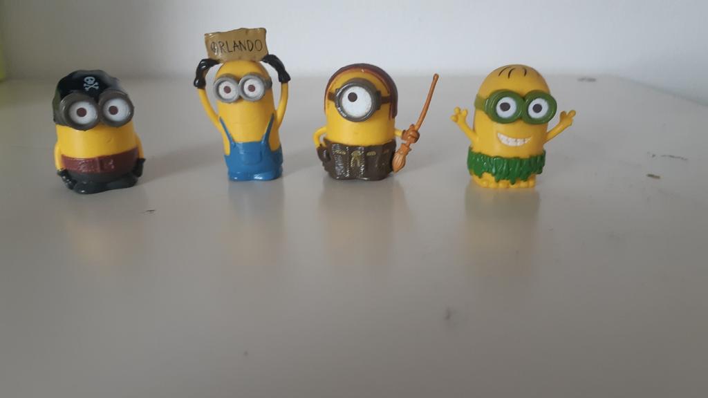 4 minions poppetjes, Ophalen of Verzenden, Zo goed als nieuw