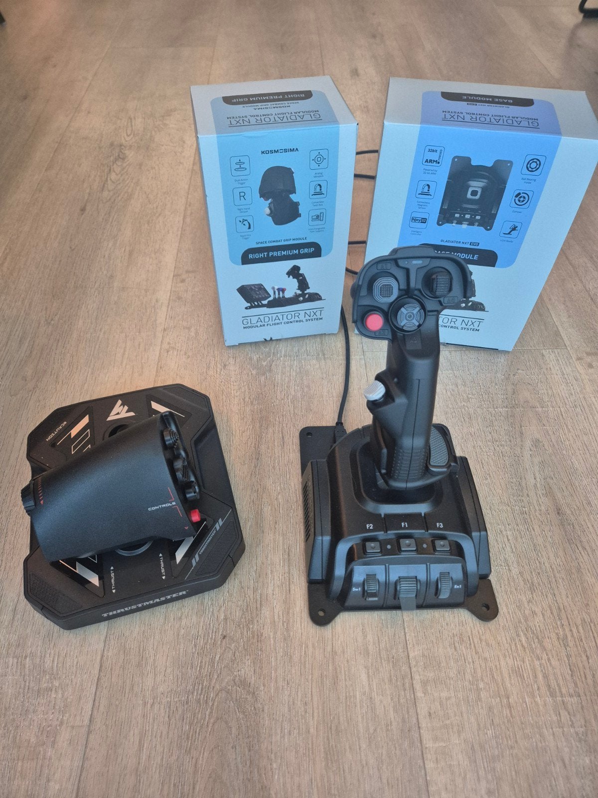 Thrustmaster T.Flight Hotas One Joystick & Gladiator NXT, Computers en Software, Joysticks, Ophalen of Verzenden, Zo goed als nieuw