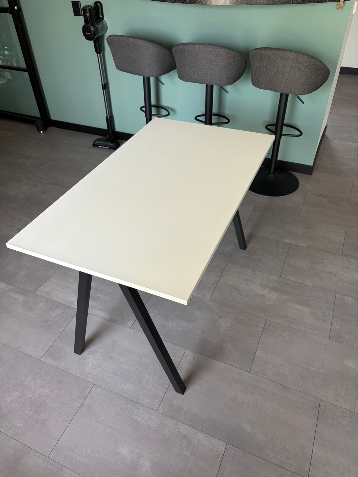 IKEA Trotten Bureau Wit/Zwart120x70 - Zo goed als nieuw, Ophalen, Zo goed als nieuw, IKEA, Wit