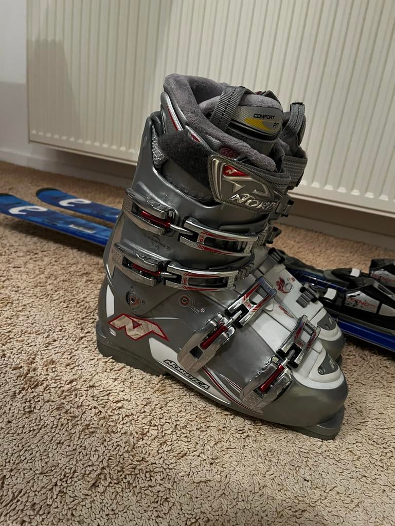 Atomic ski set met Nordica skischoenen, Ophalen, 140 tot 160 cm, Gebruikt, Carve