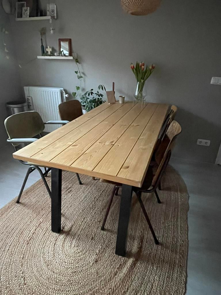 Houten eettafel met zwart onderstel, Ophalen of Verzenden, Zo goed als nieuw, Rechthoekig, 50 tot 100 cm